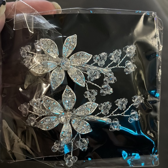 Crystal wedding hair clips - Picture 2 of 4